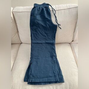 100% organic cotton double gauze split hem wide leg pant with pockets.